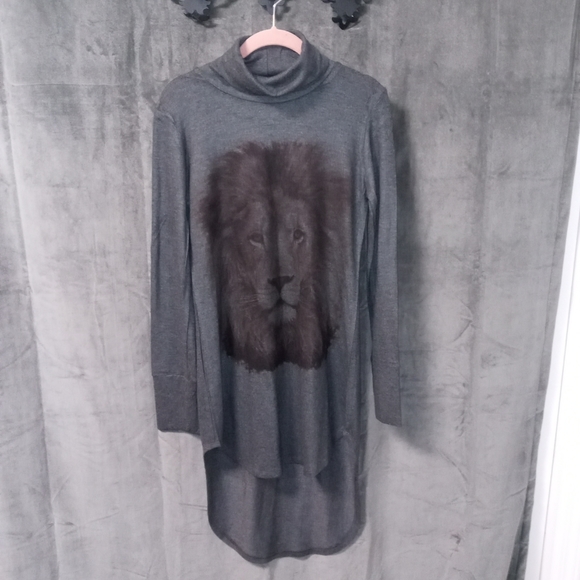 Go Couture Charcoal Sweater with Lion High Low Tunic Size Medium - Picture 2 of 5